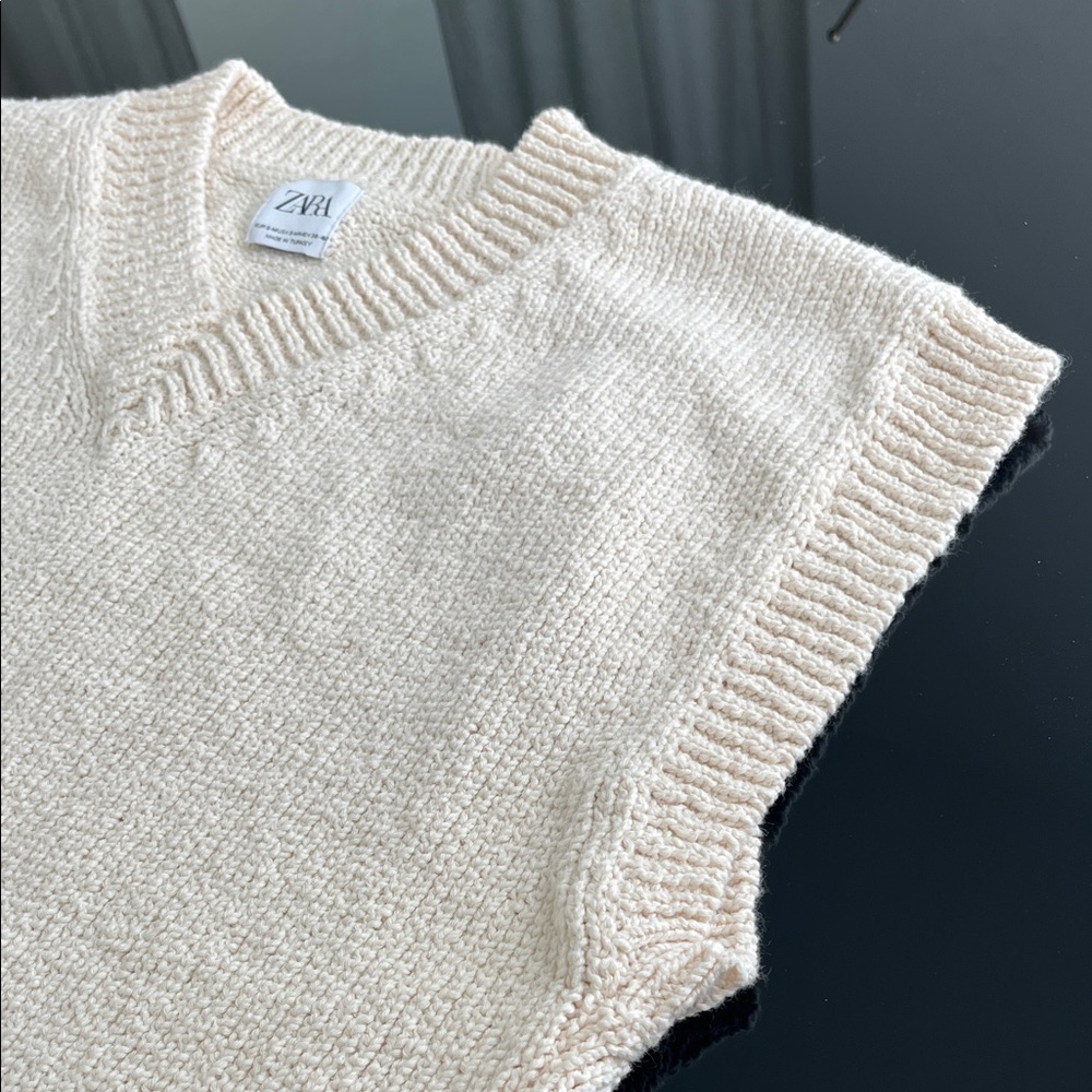 NWOT Zara Men's V-Neck Cream Sweater Vest - Picture 4 of 4